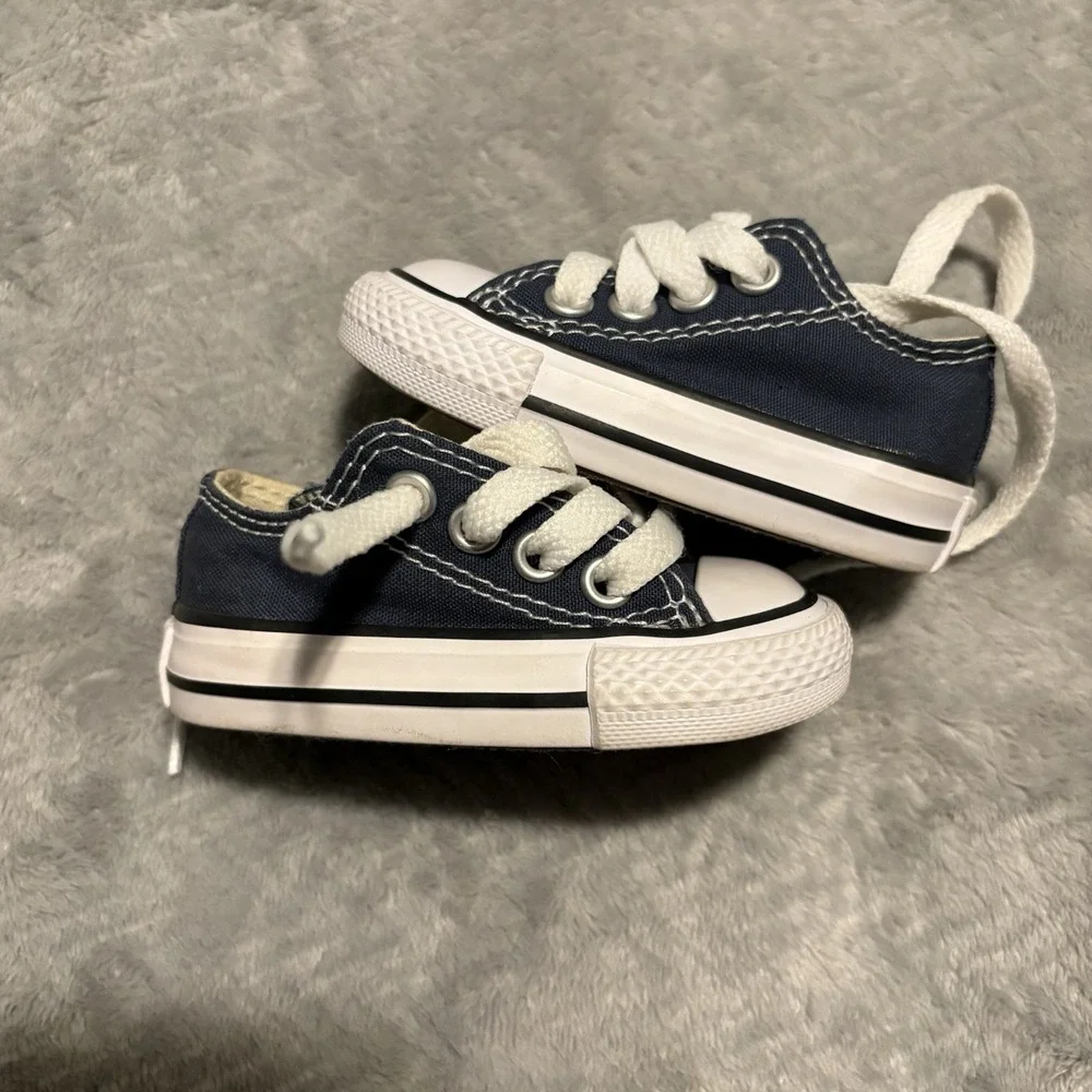 Converse Chuck Taylor All Star Sneakers Toddler Size 2 Canvas Lace Up Low Blue
